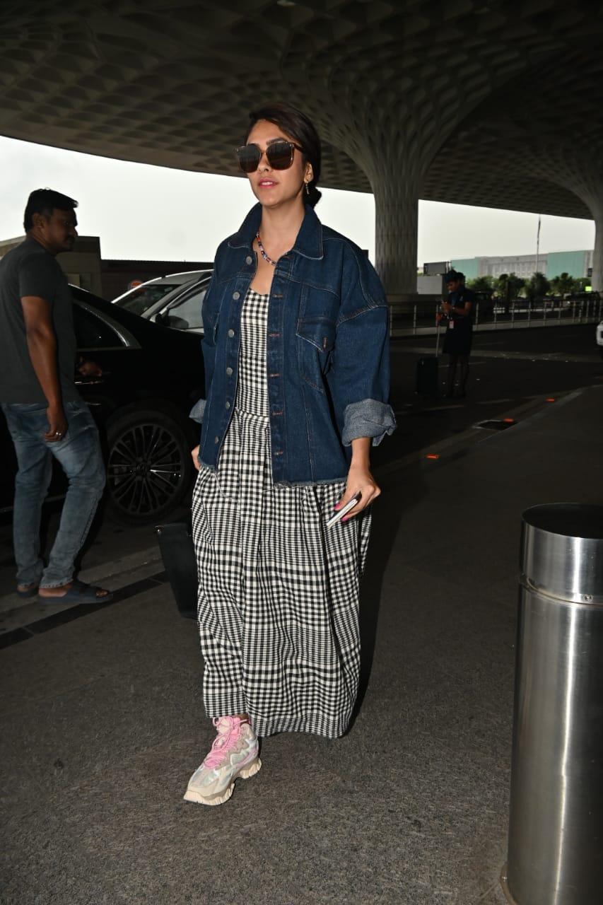 It was a happy day for Mrunal, as she completed 5 years in the entertainment industry.